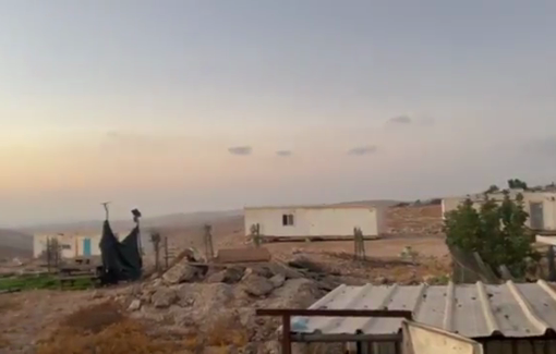 Thumbnail preview image for the video titled: Settelers place their mobile homes just a few meters from the houses of the village of Umm al-Khair